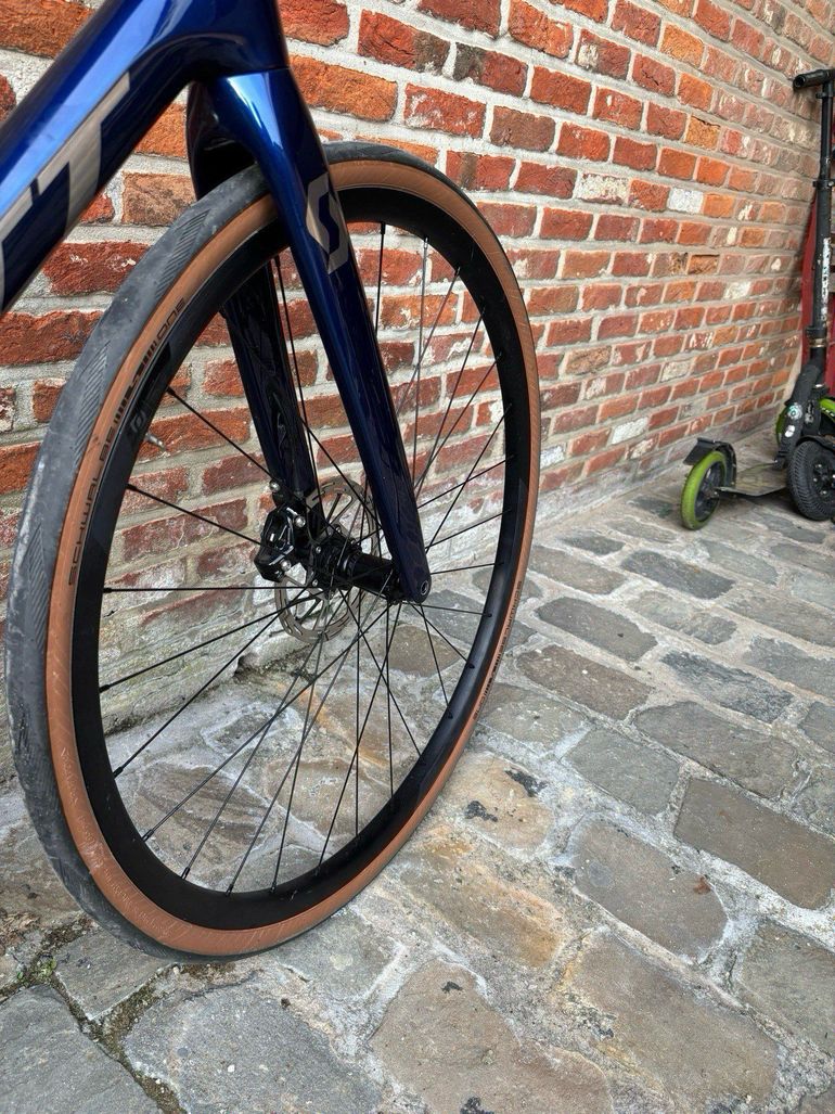 Used Scott Addict 10 2022 2022 Road & Gravel, Blue — image 9 of 10