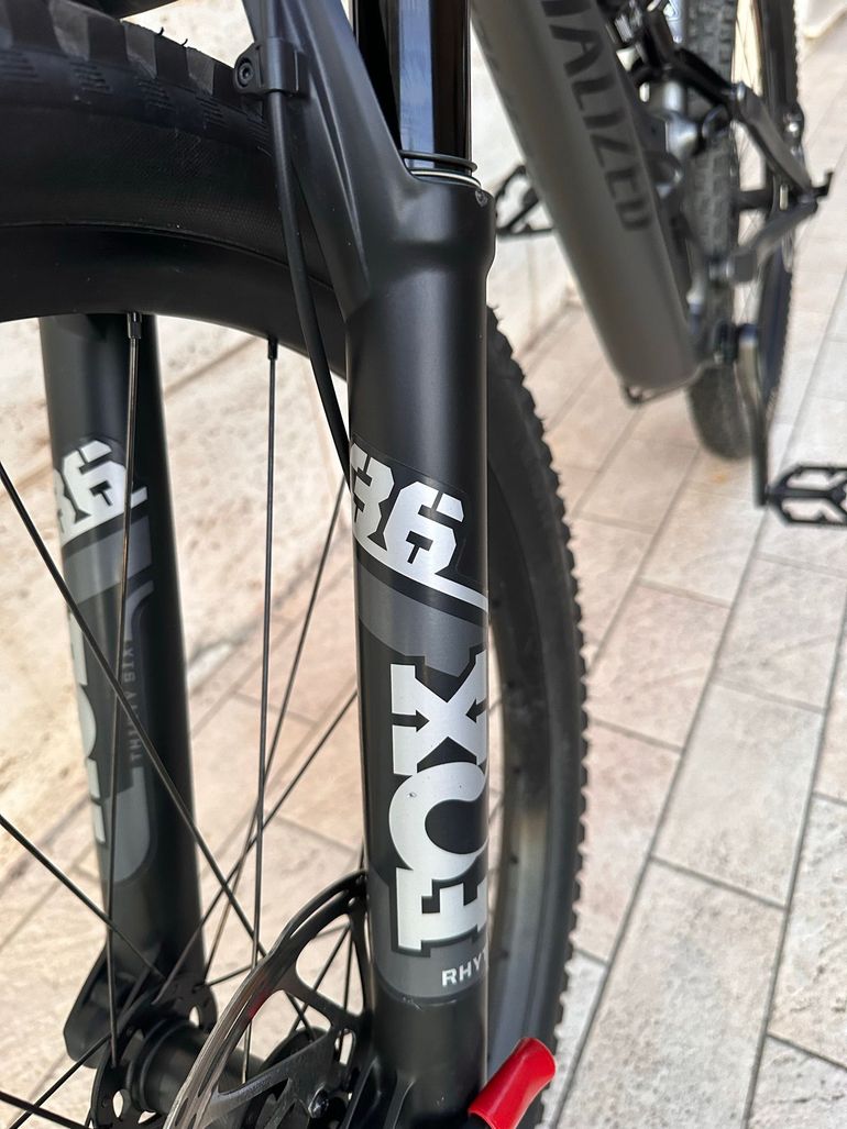 Used Specialized Stumpjumper EVO Comp Alloy 2023 2023 Mountainbike, Light Gray, 29 — image 11 of 21