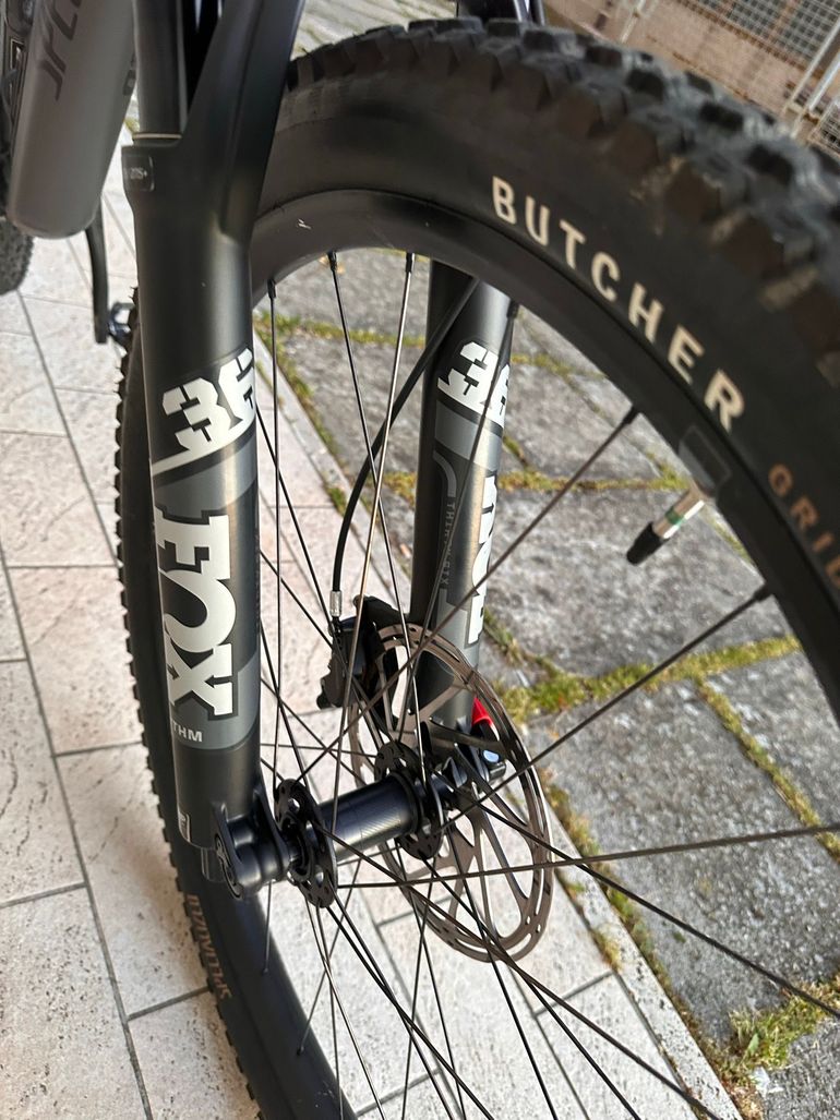 Used Specialized Stumpjumper EVO Comp Alloy 2023 2023 Mountainbike, Light Gray, 29 — image 12 of 21