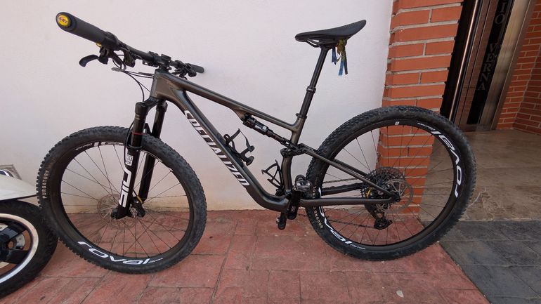 Used Specialized Epic 8 Expert 2025 Frameset 2025 Mountainbike, Light Gray, 29 — image 13 of 14