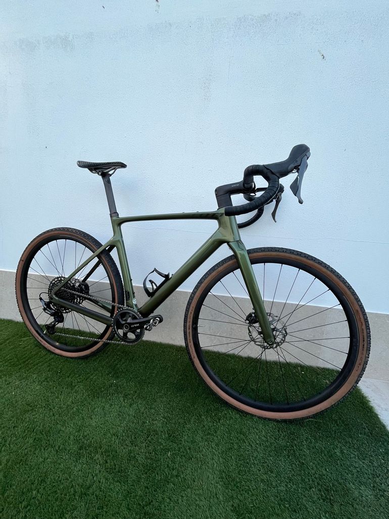 Used Scott Addict Gravel 30 2023 2023 Road & Gravel — image 1 of 4