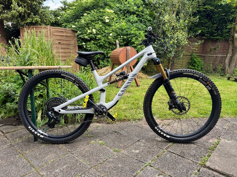 Used Canyon Spectral 125 CF 9 2022 2022 Mountainbike — image 1 of 15
