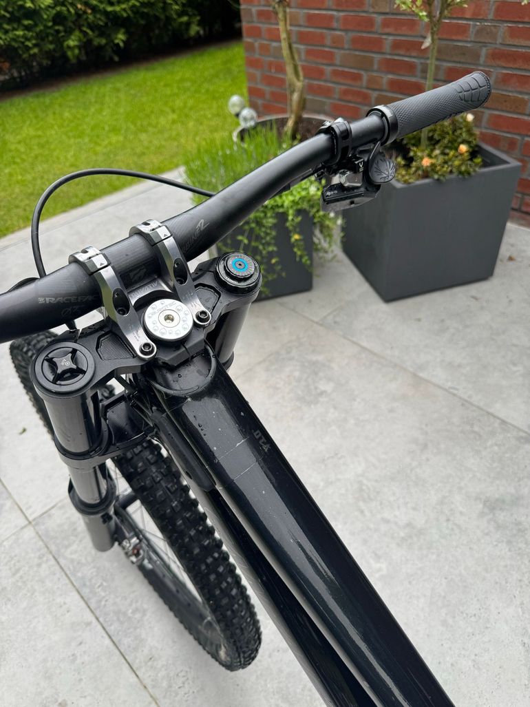 Used Santa Cruz V10 DH X01 / Carbon CC 2025 2025 Mountainbike, Nero — image 4 of 13