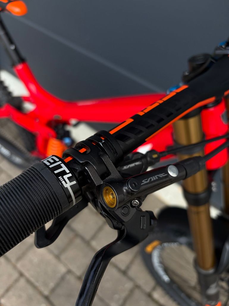 Used Trek Session 9.9 DH 27.5 Race Shop Limited 2018 2018 Mountainbike, Red, 27.5 — image 6 of 11