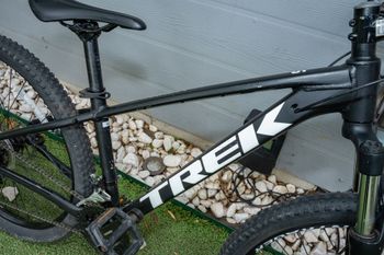 Used Trek Marlin 5 2020 2020 Mountainbike, Black, 27.5, 29 — image 4 of 10