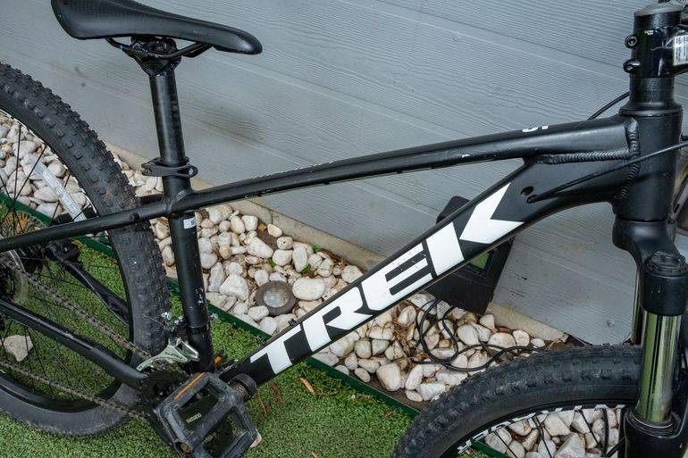 Used Trek Marlin 5 2020 2020 Mountainbike, Black, 27.5, 29 — image 4 of 10