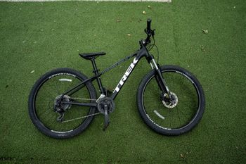 Used Trek Marlin 5 2020 2020 Mountainbike, Black, 27.5, 29 — image 3 of 10