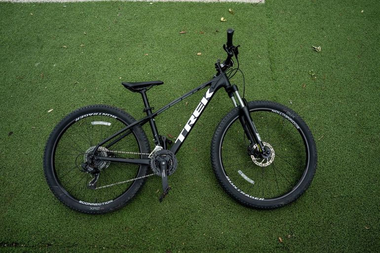 Used Trek Marlin 5 2020 2020 Mountainbike, Black, 27.5, 29 — image 3 of 10