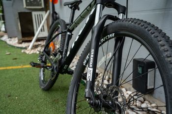 Used Trek Marlin 5 2020 2020 Mountainbike, Black, 27.5, 29 — image 2 of 10