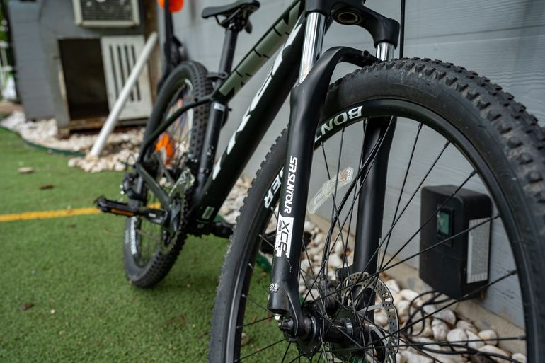 Used Trek Marlin 5 2020 2020 Mountainbike, Black, 27.5, 29 — image 2 of 10