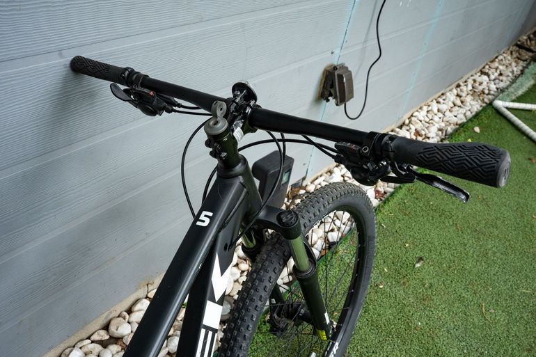 Used Trek Marlin 5 2020 2020 Mountainbike, Black, 27.5, 29 — image 9 of 10