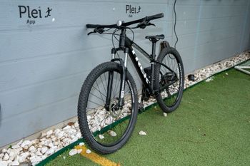 Used Trek Marlin 5 2020 2020 Mountainbike, Black, 27.5, 29 — image 10 of 10