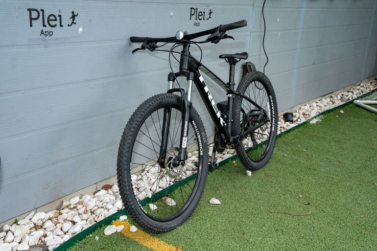 Used Trek Marlin 5 2020 2020 Mountainbike, Black, 27.5, 29 — image 10 of 10