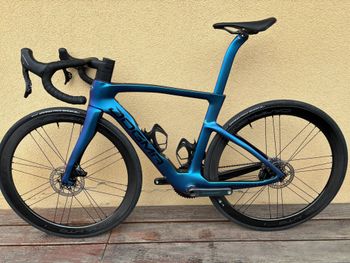 Used Pinarello DOGMA F | Luxter Blue | TOP 2025 Road & Gravel — image 7 of 13