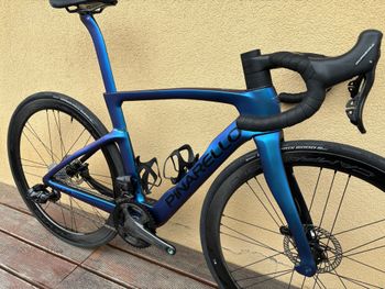 Used Pinarello DOGMA F | Luxter Blue | TOP 2025 Road & Gravel — image 2 of 13