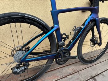 Used Pinarello DOGMA F | Luxter Blue | TOP 2025 Road & Gravel — image 3 of 13