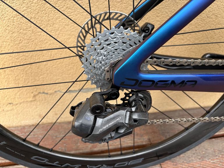 Used Pinarello DOGMA F | Luxter Blue | TOP 2025 Road & Gravel — image 4 of 13
