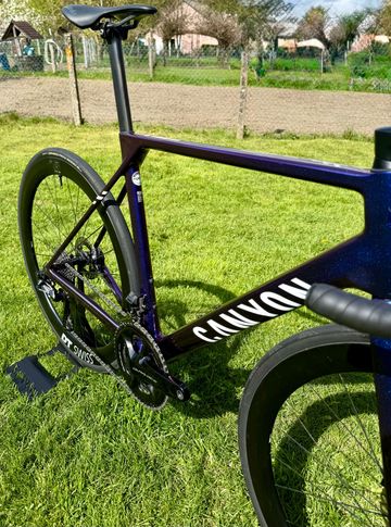 Brugt Canyon Ultimate CFR Di2 Aero 2024 2024 Road & Gravel — billede 9 af 11