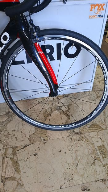 Used Pinarello Prince T700 2019 Road & Gravel — image 5 of 6