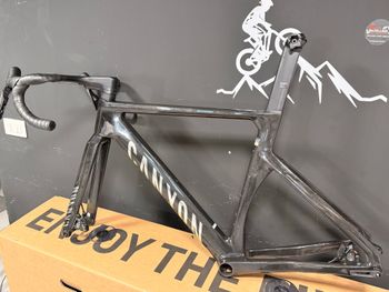 Used Canyon Aeroad CFR Disc Frame and Brake Kit 2026 Frameset 2026 Road & Gravel, Black — image 7 of 9