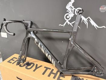 Used Canyon Aeroad CFR Disc Frame and Brake Kit 2026 Frameset 2026 Road & Gravel, Black — image 12 of 18