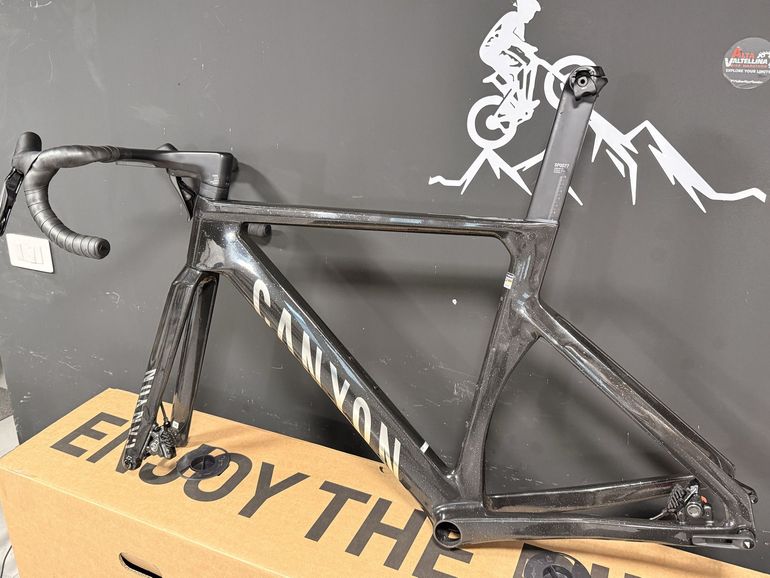 Used Canyon Aeroad CFR Disc Frame and Brake Kit 2026 Frameset 2026 Road & Gravel, Black — image 12 of 18