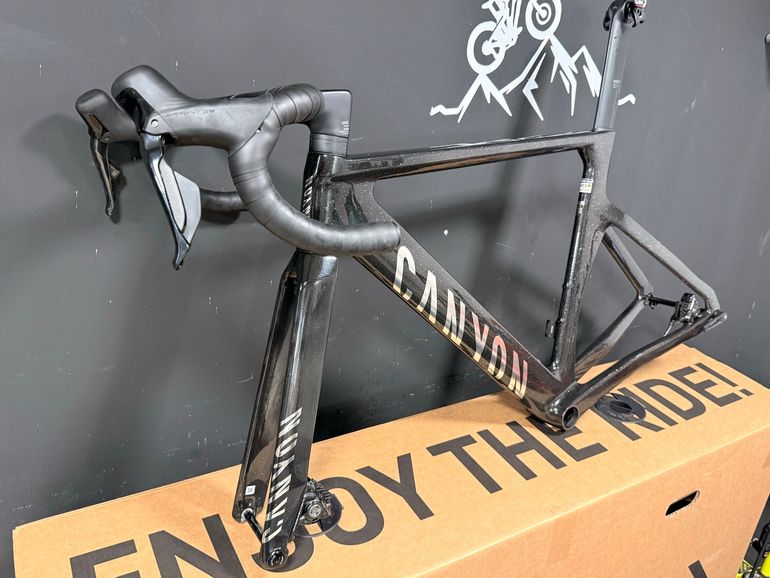 Used Canyon Aeroad CFR Disc Frame and Brake Kit 2026 Frameset 2026 Road & Gravel, Black — image 8 of 9