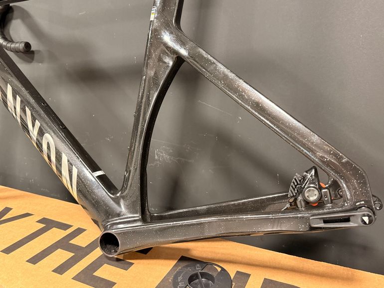 Used Canyon Aeroad CFR Disc Frame and Brake Kit 2026 Frameset 2026 Road & Gravel, Black — image 6 of 9