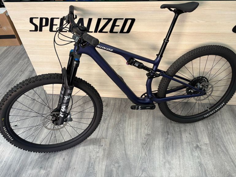 Used Specialized Epic 8 EVO Comp 2024 2024 Mountainbike, Purple, 29 — image 2 of 8