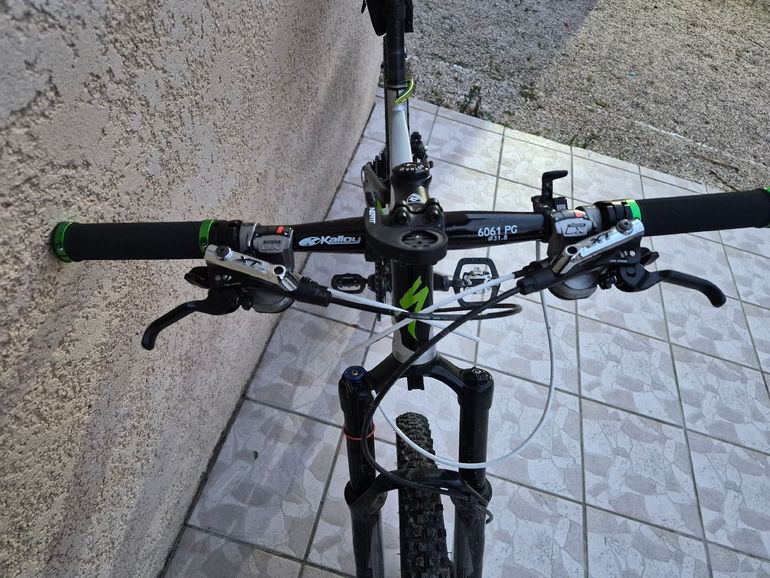 Used Specialized Camber Expert 2011 2011 Mountainbike, Hellgrau, 26 — image 3 of 5