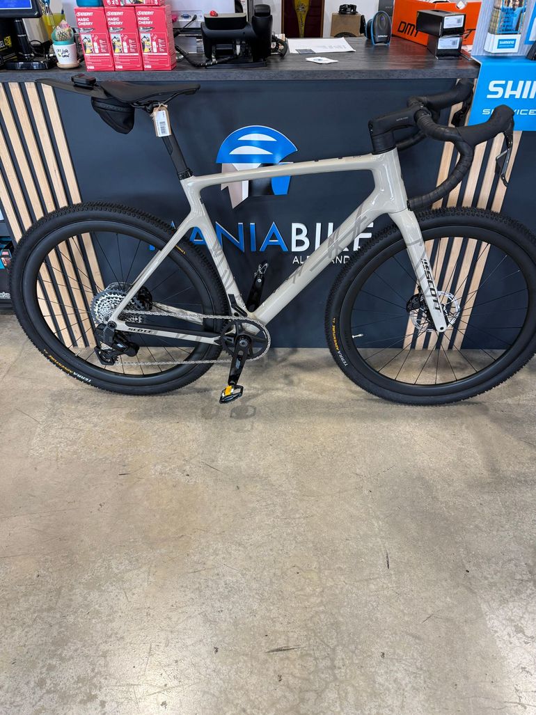 Used Scott Addict Gravel 20 2025 2025 Road & Gravel — image 1 of 3