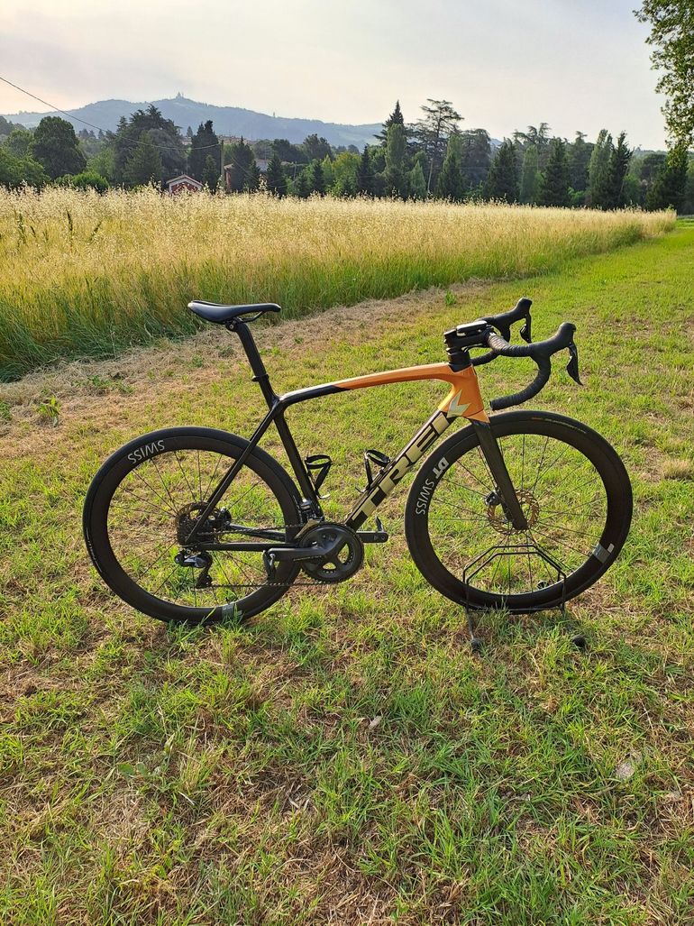 Used Trek Émonda SL 7 2021 2021 Road & Gravel — image 1 of 10