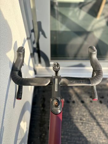 Used Specialized Tarmac SL7 Expert 2022 2022 Road & Gravel, Rot — image 6 of 10