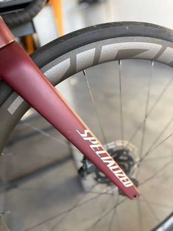 Used Specialized Tarmac SL7 Expert 2022 2022 Road & Gravel, Rot — image 4 of 10