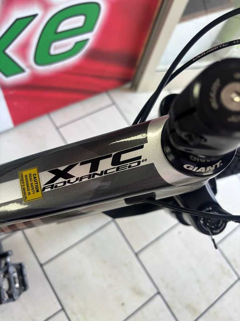 Used Giant XTC Advanced 29 1 2019 2019 Mountainbike, Light Gray — image 9 of 13