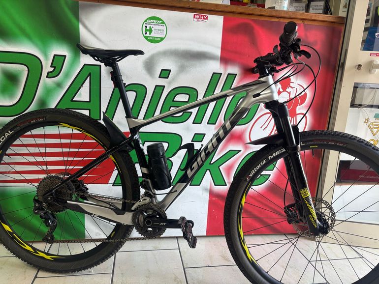 Used Giant XTC Advanced 29 1 2019 2019 Mountainbike, Light Gray — image 1 of 13