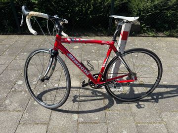 Used Bianchi Nirone Shimano Ultegra 2015 Road & Gravel, Red — image 2 of 21