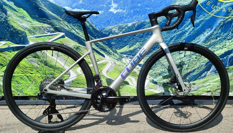Used CUBE ATTAIN C:62, SLX 2026 2026 Road & Gravel, Grigio chiaro — image 1 of 35