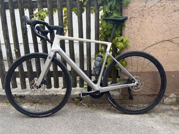 Tweedehands Focus PARALANE 8.7 2024 2024 Road & Gravel — afbeelding 1 van 11