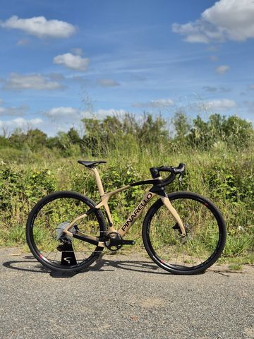 Używany Pinarello GREVIL F7 - CAMPAGNOLO EKAR 2023 2023 Road & Gravel