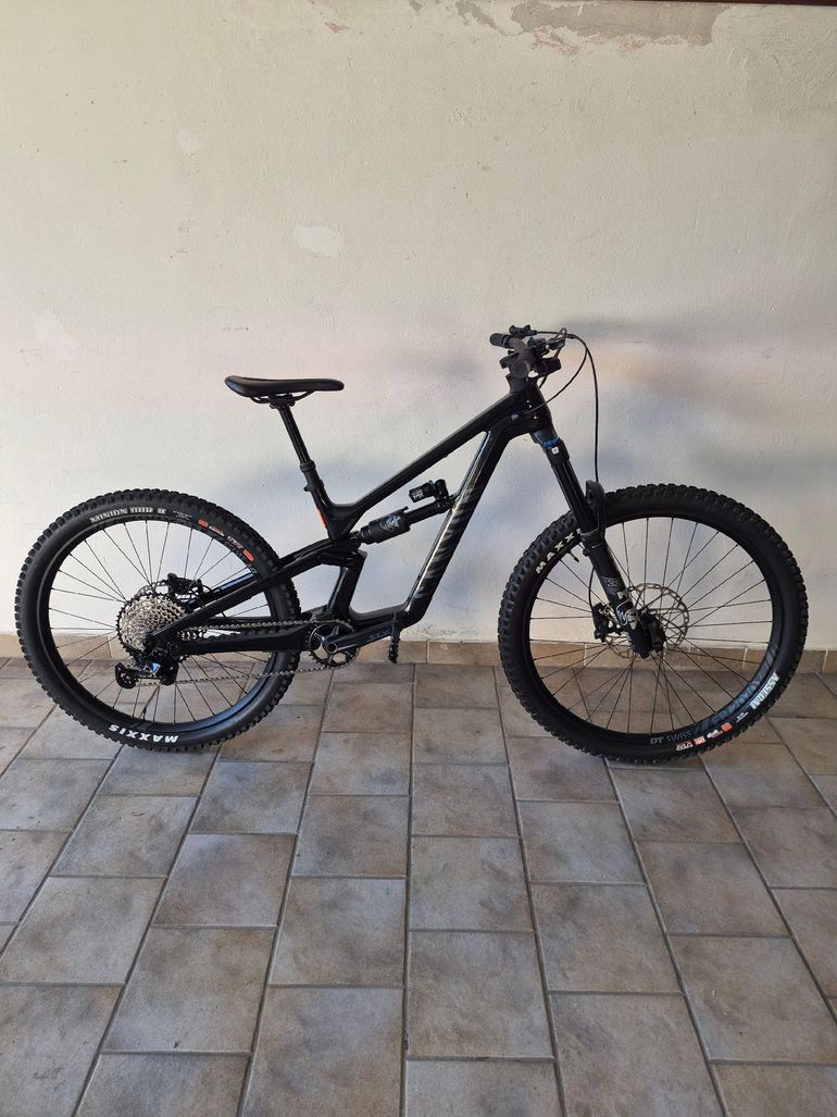 Used Canyon Torque Mullet CF 8 2025 2025 Mountainbike, Black, 29, 27.5 — image 1 of 5