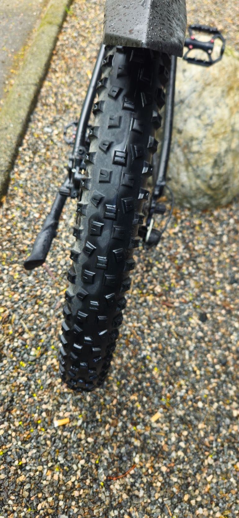 Used yosemite Yosemite Custom Shimano Tourney 2024 Mountainbike, Black — image 10 of 13