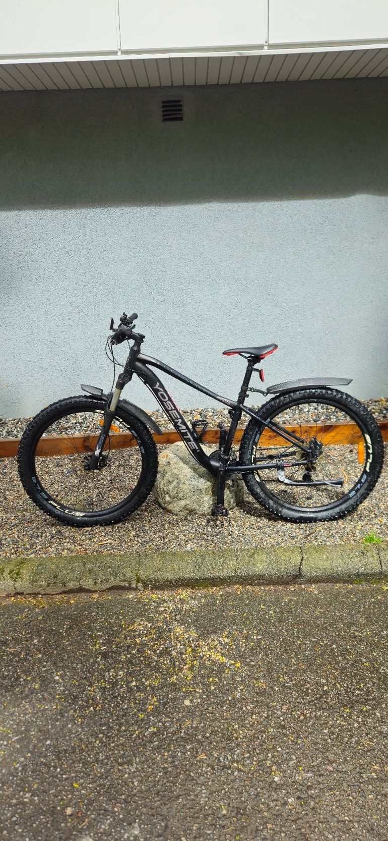 Used yosemite Yosemite Custom Shimano Tourney 2024 Mountainbike, Black — image 1 of 13