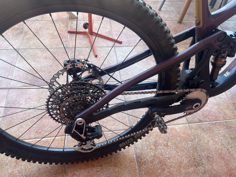 Used Pivot Trailcat LT Team XX Eagle Transmission w/ Carbon Wheels 2025 2025 Mountainbike, Purple, 29 — image 3 of 6
