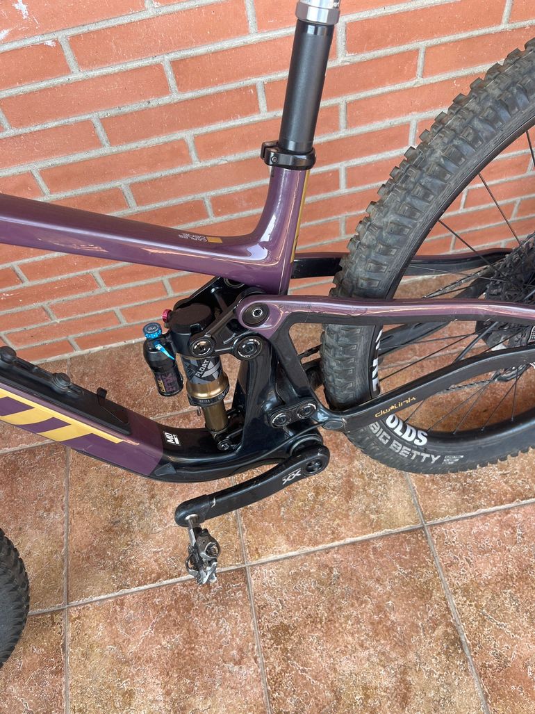 Used Pivot Trailcat LT Team XX Eagle Transmission w/ Carbon Wheels 2025 2025 Mountainbike, Purple, 29 — image 4 of 6