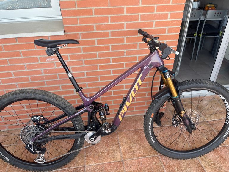 Used Pivot Trailcat LT Team XX Eagle Transmission w/ Carbon Wheels 2025 2025 Mountainbike, Purple, 29 — image 1 of 6