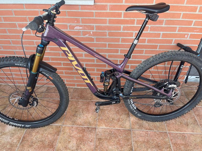 Used Pivot Trailcat LT Team XX Eagle Transmission w/ Carbon Wheels 2025 2025 Mountainbike, Purple, 29 — image 2 of 6