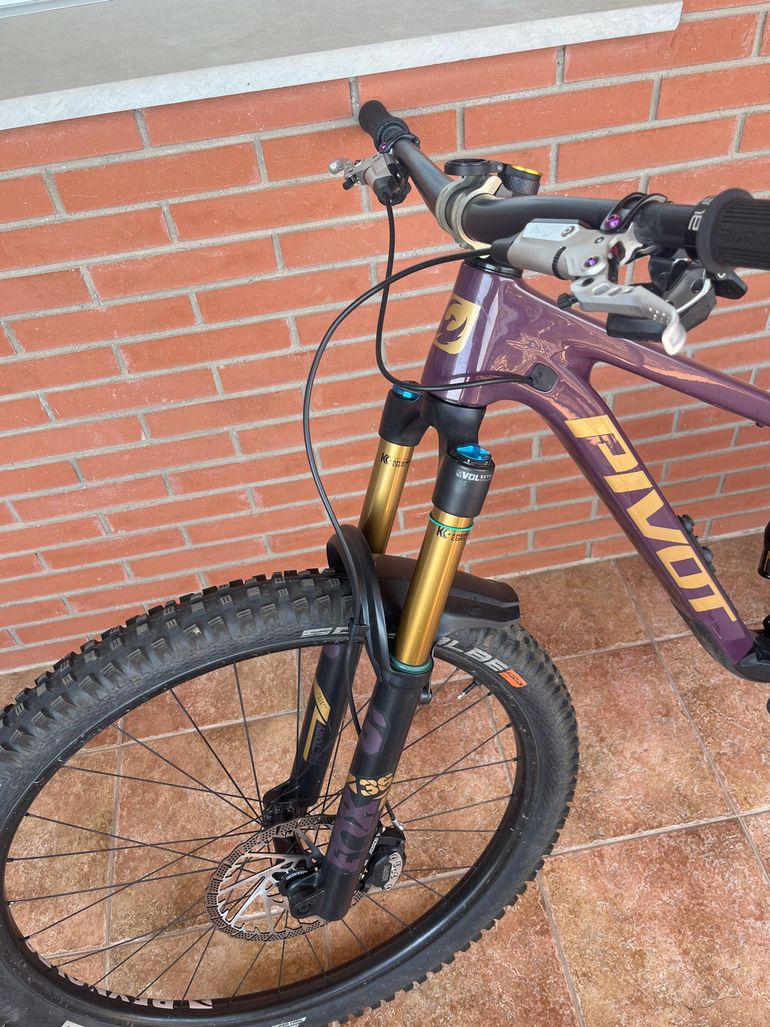 Used Pivot Trailcat LT Team XX Eagle Transmission w/ Carbon Wheels 2025 2025 Mountainbike, Purple, 29 — image 5 of 6