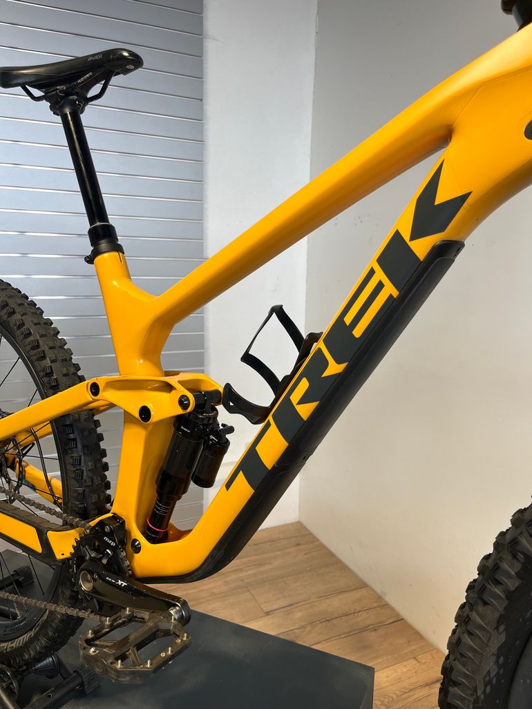 Used Trek Slash 9.8 XT Gen 5 2023 2023 Mountainbike, Negro — image 4 of 4