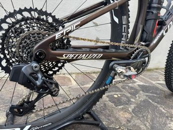 Used Specialized Epic Pro 2022 2022 Mountainbike, Black, 29 — image 8 of 9